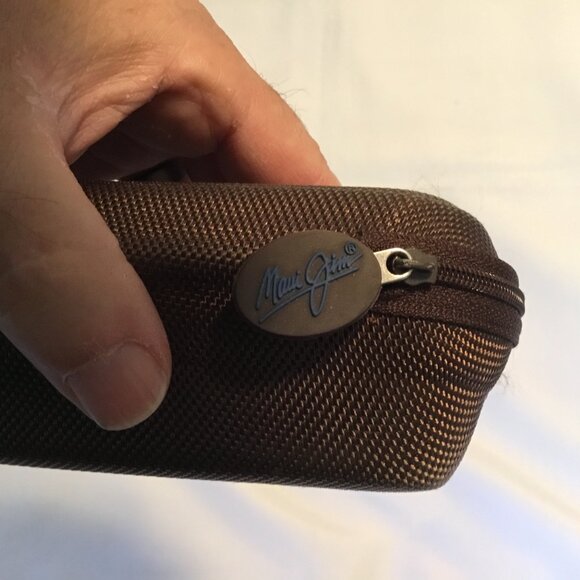 Maui Jim Brown Zippered Sunglasses Case w/ Clip - Picture 3 of 6